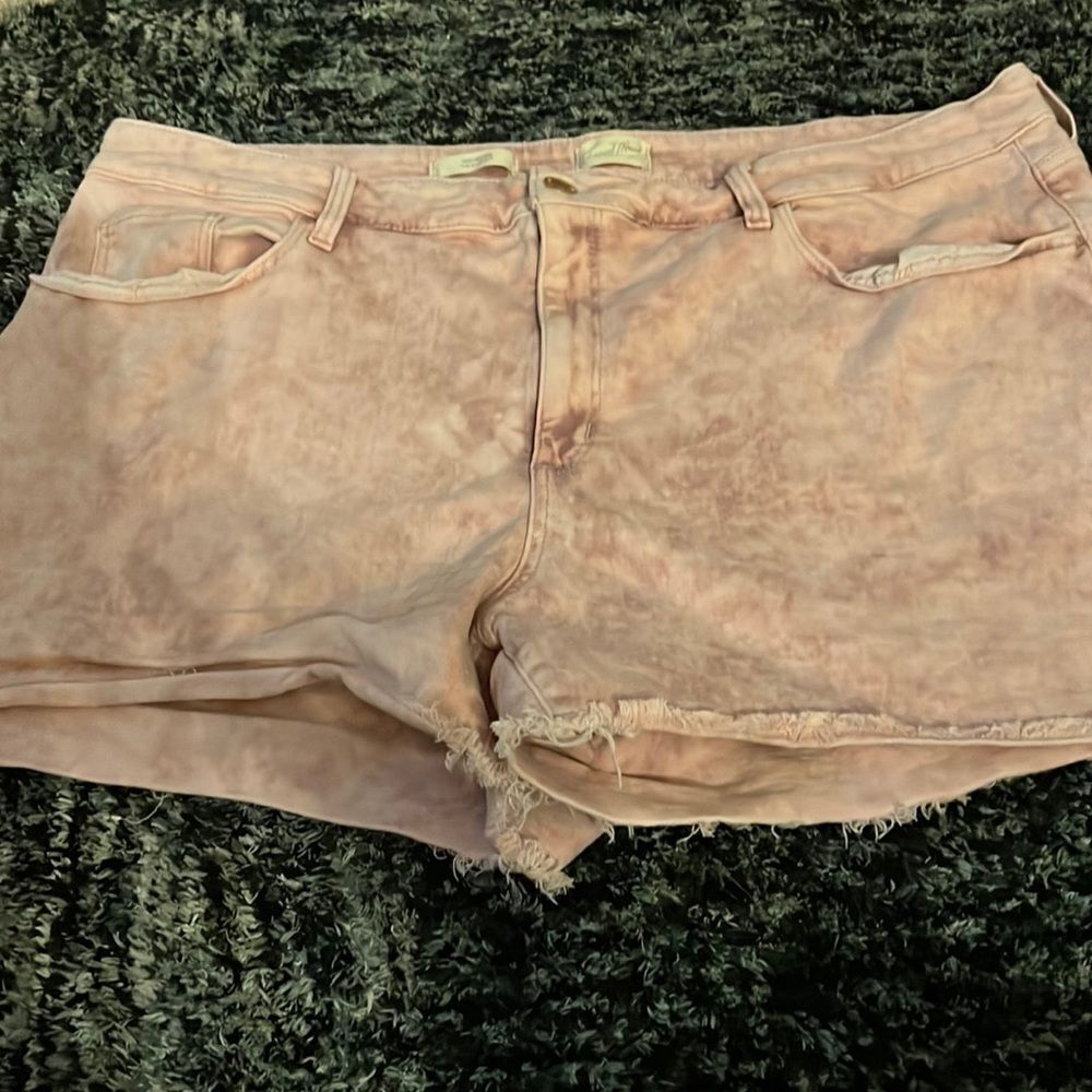 ‎Universal thread pink shorts 22